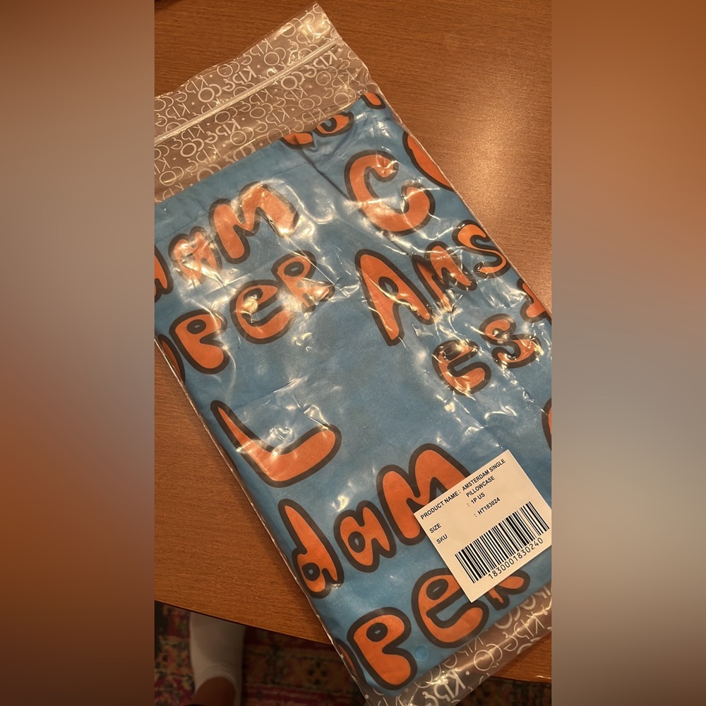 Hugo loves tiki Amsterdam pillow case